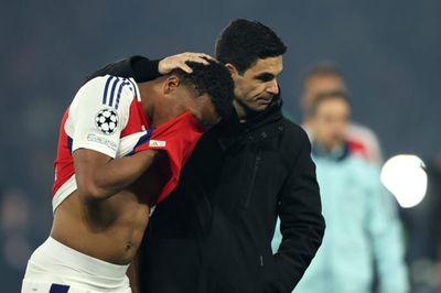Arsenal gục ngã trước cổng Thiên đường: Bất bại & thất bại