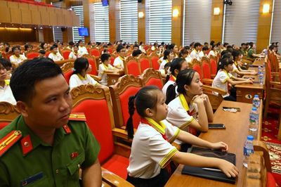 Trang bị kiến thức tự bảo vệ và phòng chống tội phạm mạng, tội phạm sử dụng công nghệ cao cho lứa tuổi học sinh