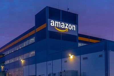 [GALLERY] Amazon sốc vì cú lừa AI 200 tỷ USD, nhân viên đua nhau cày bot