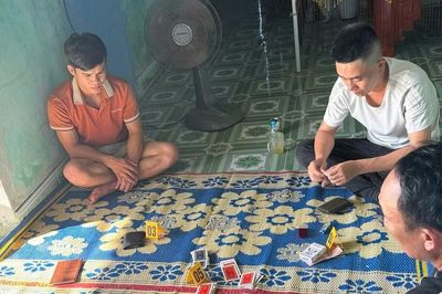 Khởi tố nhóm đánh bạc tại nhà riêng ở Quảng Trị