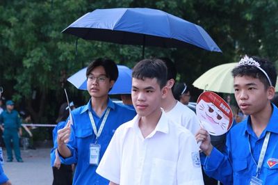 Sĩ tử Hà Nội bước vào cuộc đua tranh suất lớp 10 chuyên