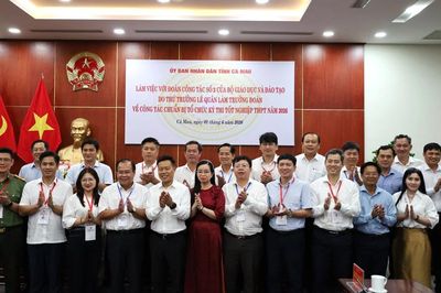 Thứ trưởng Lê Quân kiểm tra công tác chuẩn bị Kỳ thi tốt nghiệp THPT tại Cà Mau