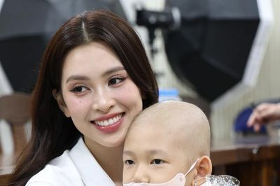 Tiểu Vy hỗ trợ chi phí điều trị bệnh nhi ung bướu