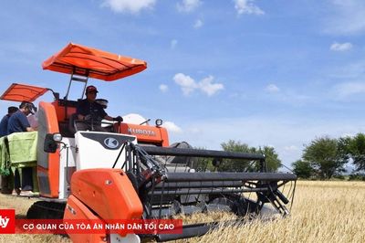 Công an tỉnh Hưng Yên cảnh báo tình trạng 'bảo kê' máy gặt lúa