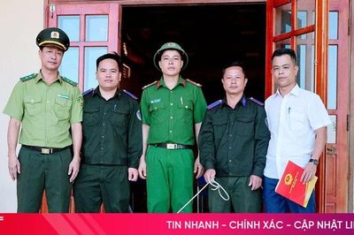 Người dân Đồng Tiến tự nguyện bàn giao cá thể kỳ đà vân quý hiếm