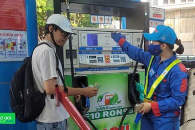 Xăng E10 chính thức kinh doanh trên cả nước, người tiêu dùng nói gì?