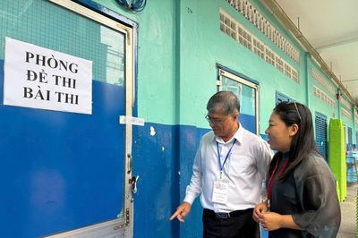 TP Hồ Chí Minh: Kiểm tra công tác thi lớp 10, hỗ trợ tối đa thí sinh đặc biệt