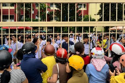 TP Hồ Chí Minh: Sai sót số báo danh, thí sinh phải chờ cả tiếng mới được ra khỏi điểm thi