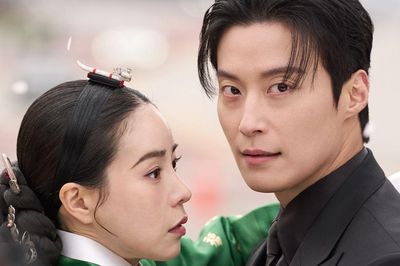 Nam thần mới của màn ảnh Hàn gây sốt với bộ phim top 1 Netflix