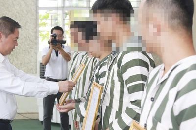 Lạng Sơn: Công bố đặc xá cho 33 phạm nhân cải tạo tốt