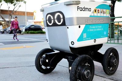 Robot giao hàng và cuộc cạnh tranh vỉa hè tại Los Angeles