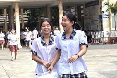 Thi vào lớp 10 tại TPHCM: Thí sinh nhận xét đề môn tiếng Anh 'nhẹ nhàng hơn dự đoán'