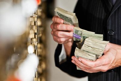 Thực trạng kinh tế Mỹ: Khi dòng tiền luôn chảy về túi người giàu
