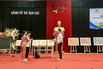 Lắng nghe trẻ em bằng hành động