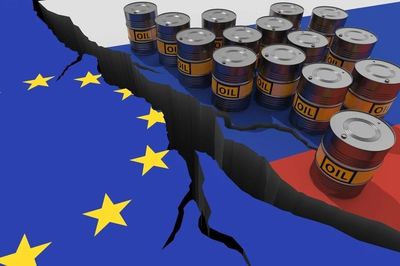 EU cân nhắc điều chỉnh cơ chế trần giá dầu Nga giữa biến động thị trường năng lượng