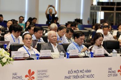Chuyển đổi toàn diện phương thức phát triển quốc gia, tạo động lực tăng trưởng mới