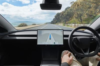 Xe tự lái Tesla: Sự thật đằng sau số liệu quảng cáo và thực tế vận hành