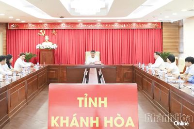 Thường trực Tỉnh ủy gặp mặt Đoàn đại biểu tỉnh Khánh Hòa dự Đại hội Công đoàn Việt Nam lần thứ XIV và Đại hội đại biểu toàn quốc Hội Nông dân Việt Nam lần thứ IX