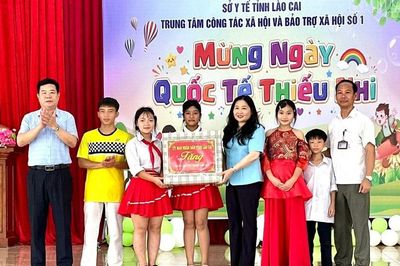 Phó Chủ tịch UBND tỉnh Vũ Thị Hiền Hạnh dự Chương trình vui Tết Thiếu nhi tại Trung tâm Công tác xã hội và Bảo trợ xã hội số 1
