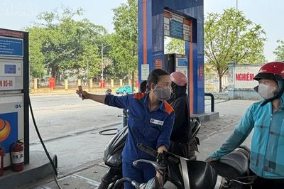 Người dân Lào Cai trong ngày đầu toàn quốc 'phủ sóng' xăng E10