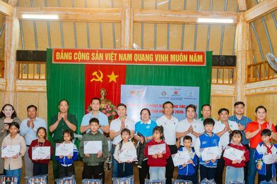 Ấm áp chương trình Tháng nhân đạo tại xã Tà Hine