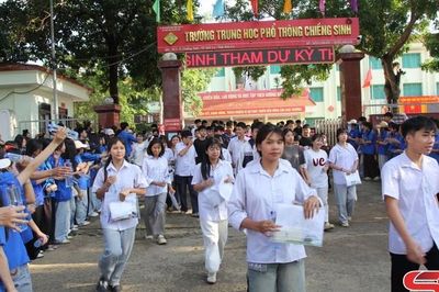 Trường THPT Chiềng Sinh kết thúc ngày đầu tiên thi vào lớp 10.