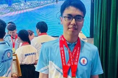 Nam sinh Huế giành 'cú đúp' Huy chương Vàng Olympic toán học