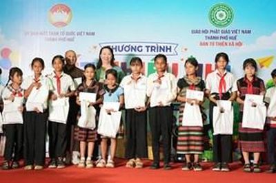 Ấm áp chương trình Tết Thiếu nhi cho 100 em nhỏ vùng đồng bào dân tộc thiểu số