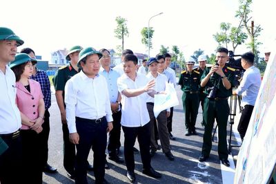 Chủ tịch Hà Nội thị sát, thúc tiến độ 2 dự án khu đô thị đa mục tiêu