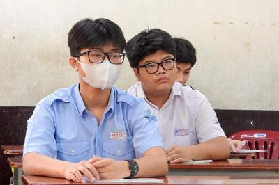 Ngày đầu thi lớp 10 TP.HCM: Gần 1.200 lượt thí sinh vắng mặt, đề bị lỗi mất chữ