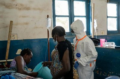 Bên trong tâm dịch Ebola: Cuộc chiến tuyệt vọng với virus và khủng hoảng niềm tin