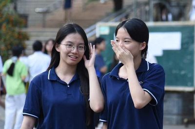 Thí sinh nhận định đề thi chuyên Anh vào lớp 10 Hà Nội: Nhiều dạng câu hỏi mới, độ khó tăng