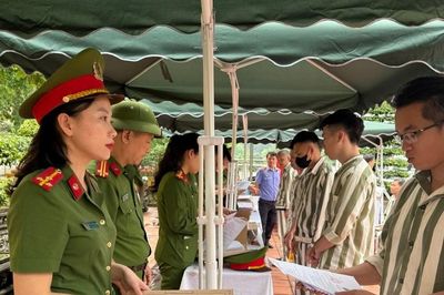 Hôm nay, 9.950 phạm nhân được đặc xá trở về