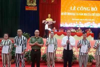Trại giam Phú Sơn 4 công bố Quyết định đặc xá của Chủ tịch nước đối với 223 phạm nhân