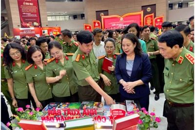 Kỳ 1: Văn học về lực lượng CAND - bộ phận quan trọng trên mặt trận tư tưởng, văn hóa