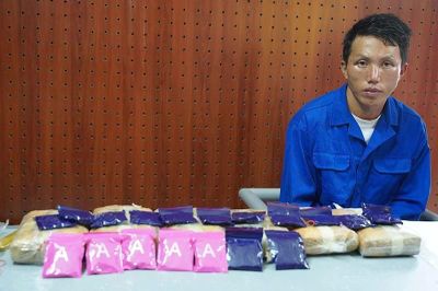 Bắt giữ đối tượng vận chuyển 10 bánh heroin