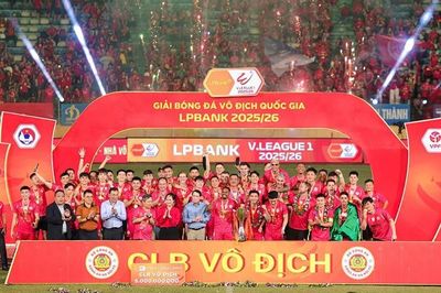 CLB Công an Hà Nội có ngày nâng cúp vô địch trọn vẹn
