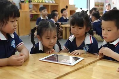Trẻ em hạnh phúc, an toàn và vững bước trong kỷ nguyên số