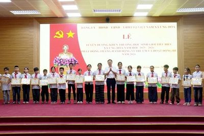 Tuyên dương học sinh tiêu biểu xã Ứng Hòa năm học 2025-2026