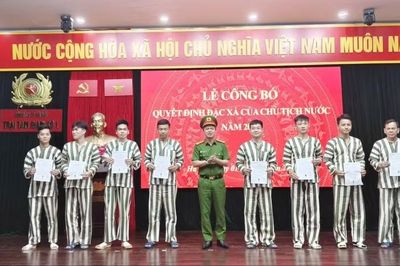Công an thành phố Hà Nội công bố quyết định đặc xá
