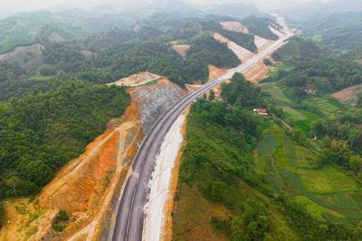 Cao tốc đi qua, giá trị tăng thêm thuộc về ai?