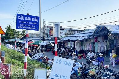 Chợ Rau Dừa tiềm ẩn tai nạn giao thông