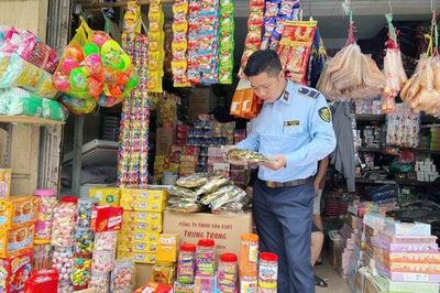 Quản lý thị trường Hà Nội xử lý 245 vụ vi phạm an toàn thực phẩm trong tháng cao điểm