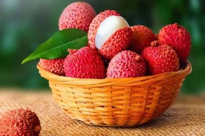 Mua vải thiều về đừng vội cho vào tủ lạnh: Thêm một bước nhỏ, giữ quả tươi ngon cả tháng
