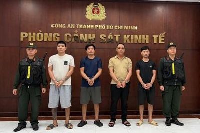 Công an TPHCM triệt phá 3 cơ sở dùng hóa chất độc hại sản xuất 1.000 tấn giá đỗ