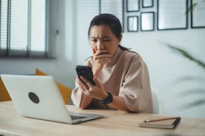 Kiệt sức, rối loạn lo âu vì hơn 40 nhóm chat công việc 'hành hạ' 24/7