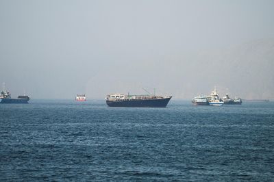 Iran dừng đàm phán ngừng bắn với Mỹ, tiếp tục đóng eo biển Hormuz