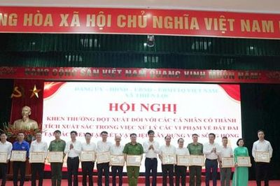 Xã Thiên Lộc khen thưởng đột xuất 15 cá nhân tiêu biểu trong xử lý vi phạm đất đai