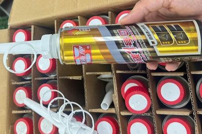 Mua dung dịch nhập lậu để đổ vào xăng E10 rồi mang đi tiêu thụ