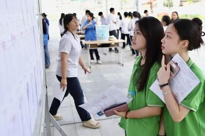Thí sinh Hà Nội tiếp tục hành trình giành suất vào lớp 10 chuyên